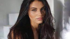 Per stupire sempre tutti con un trucco perfettamente adatto ai tuoi occhi verdi e i tuoi capelli neri, consulta questo articolo pieno di consigli e . Carolina Stramare Occhi Verdi Ed Intimo Bianco Non Serve Altro Foto