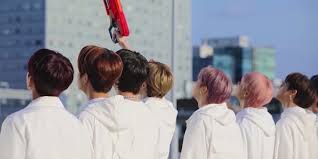 ➫ i don't know, but i thought i'd share some of stray kids aesthetic feeds in my gallery #straykids #hanjisung #kimseungmin. Stray Kids Fly High In Astronaut The Kraze