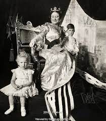 Queen Elizabeth The Queen Mother Prince Charles And Princess Anne On Coronation Day Of Their Mother Queen Queen Mother English Royal Family Princess Margaret
