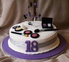 Torta Per Ragazza 18 Anni Decorazione Torta Con Trucchi E Pennelli Dolce Ricoperto Con Pasta Torta Per Ragazza Torte Di Buon Compleanno Cupcake Di Compleanno