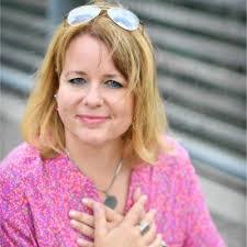 Daniela Gloor's Instagram, Twitter & Facebook