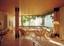 The villa mairea built by alvar aalto in 1939 is a significant dwelling that marks a transition from traditional to modern architecture. Her Er Nordens Eneste Verdensberomte Villa Alvar Aalto Retro Interior Design Interior Architecture