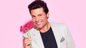 El joven y apuesto hijo de chayanne que causa furor en las redes tras una larga trayectoria como cantante, chayanne ha logrado robar miles de suspiros y corazones por su carisma. El Sueno De Todas Joven Chileno Logro Que Chayanne Saludara A Su Mama Por Su Cumpleanos
