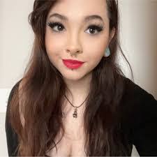 Amber Loudin's Instagram, Twitter & Facebook