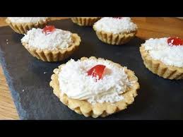 Comment Preparer Des Makatia Coco Et Aux Raisins Recette Facile Youtube Mini Desserts Homemade Custard Desserts