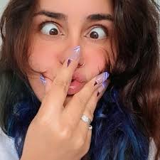 Mely Martínez (@mnzmelys)