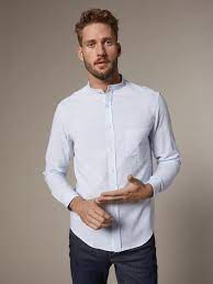 Modèle droit avec manches longues terminées par poignet à boutonnage ajustable. Chemise Slim Fit Rayee Homme Col Mao Raye Bleu Blanc Raye Bleu Ciel Blanc 6 Slim Fit Mens Shirts Sport Chic Mens Outfits