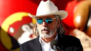 Buc-ee's founder saddles up as 2024 Downtown Rodeo Parade grand marshal