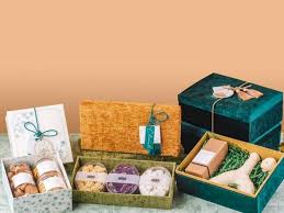 Menggunakan stiker di whatsapp saat ini sedang marak karena merupakan cara yang menyenangkan bagi orang untuk mengekspresikan perasaan mereka dengan teman dan kerabat dengan. Inspirasi Parcel Hampers Lebaran Bermanfaat Untuk Rayakan Idul Fitri Indozone Id