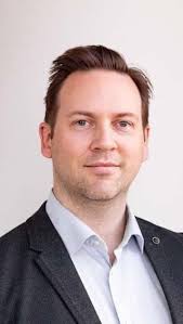 Thomas Larsen, i Norges Bank Investment Management prater om det å ta  sjanser i karrieren og at det hjelper å være ung med pågangsmot, men det å  være ung er som ofte preget av valgene foreldrene dine ...