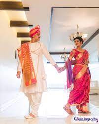 Marathi Wedding Marathi Culture Marathi Tradition Maharashtrian Bride Marathi Trend We Hindu Wedding Photos Wedding Photoshoot Poses Indian Wedding Poses