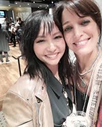 Here's a bit of my free 5 minute vocal warm-up available