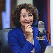 Patricia politzer was, in a national radio broadcast in 1978, one of the first journalists to speak out against the pinochet coup, and for many years she had a weekly political interview column in the opposition newspaper la epoca. Patricia Politzer Tele13 Radio