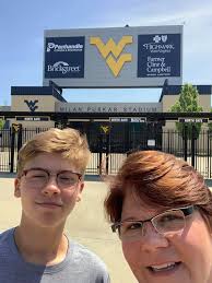 Year after year, this #BroncoLoveStory travels the U.S. with their family  as they rep the home colors of a new college football team. Most recently,  making their way back to Kalamazoo! 💛 #