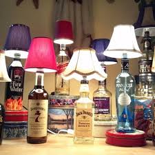 Diy Lampe Aus Weinflaschen Kreative Dekoideen Flaschenleuchten Diy Lampen Lampe Aus Flaschen