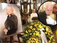 Zádušní mše evy pilarové s pachutí křivdy. Hanba Na Poslednej Rozlucke S Pilarovou VykasÄ¾al Sa Na Nu Jediny Syn Drsna Reakcia Jej Manzela Topky Sk