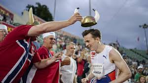 Karsten warholm er en ung og fremadstormende friidrettsutøver som allerede har. Leichtathletik Warholm Rennt Weltrekord Uber 400 Meter Hurden