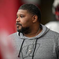 Wisconsin Badgers 2026 EDGE commit flirting with Ole Miss