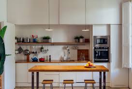 Además, recuerda que también puedes dar un cambio radical a tu hogar solo con un cambio en los textiles como cortinas y alfombras. Novedades En Lamparas De Cocina 2020 Blog Lightingspain