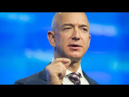 Von bill gates ist bekannt, dass er bereits mehr als 700 millionen dollar seines vermögens gespendet hat. Das Ist Der Reichste Mann Der Welt Youtube