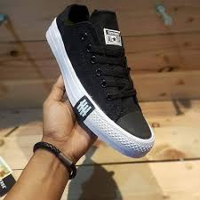 Wajar aja, siapa yang nggak malu coba kalo udah pamerin ke temen kalo punya sepatu ori dengan harga yang lumayan mahal, eh ternyata palsu? Cara Membedakan Sepatu Converse Asli Dan Palsu Edukasi Lif Co Id