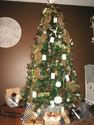 Sophia S Vertical Burlap Garland On The Tree Christmas Decorations Christmas Deco Primitive Christmas
