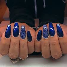 This shade of blue is one of my favorites. Bleu Nuit Avec Des Paillettes Bleues Blue Glitter Nails Blue Coffin Nails Coffin Nails Designs