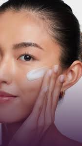 Amelia's go to SPF is the HyrdoPeptide Solar Dew Sheer Mineral Melt. This  incredibly lightweight, non-greasy formula is perfect under makeup or