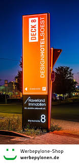 Gerader Werbepylon Mit Led Beleuchtung Leuchtreklame Led Beleuchtung Design Hotel
