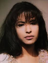Entertainment tonight and dateline nbc ran short stories on her, and people magazine sold a commemorative issue. Cal Dec Jpg 459 600 Selena Selena And Chris Perez Selena Quintanilla