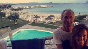 Marco travaglio e silvia truzzi smontano a una a una le innumerevoli bugie che i riformatori spacciano da mesi a reti unificate e spiegano le ragioni del no in questo libretto di pronto intervento. Elisa E Marco Travaglio Foto Da Facebook Dago Fotogallery