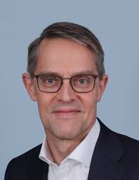 84 Consultants with experience in Law, Regulation, and Compliance