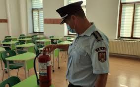 Acest act normativ fixează categoriile de clădiri și iată câteva din condițiile pe care o clădire trebuie să le îndeplinească pentru ca autorizația de securitate la incendiu la grădinițe să poată fi obținută. Video Cate Scoli Vor FuncÅ£iona Si In Acest An FÄƒrÄƒ AutorizaÅ£ie De Securitate La Incendiu Cele FÄƒrÄƒ Avize Sanitare IncÄƒ Se NumÄƒrÄƒ