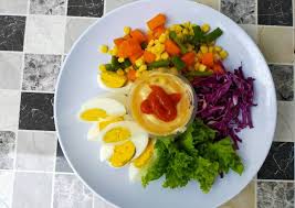 Menurut senarai pertukaran makanan and, 1 cangkir salad romaine mempunyai 8 kalori dan 2 gram karbohidrat dan 1 cangkir bayam mentah mempunyai 7 kalori dan 1 gram karbohidrat. Resep Salad Sayur 2 Langkah Yang Mudah