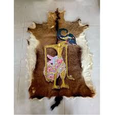 Tokoh salah satu dari pandawa ini memang menjadi sosok panutan atau figur lelaki yang sebenarnya bagi masyarakat jawa. Jual Lukisan Lembaran Wayang Raden Arjuna Kulit Kambing Full Body 77x55cm Emas Di Lapak Toko Rafif Bukalapak