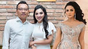 Azriel juga memohon kepada krisdayanti dan raul lemos untuk tidak menyakiti sang ayah, anang hermansyah. Ashanty Ingin Pisah Dengan Anang Hermansyah Karena Merasa Penyakitan Krisdayanti Bereaksi Tribun Kaltim
