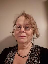 Are there any nurses or paramedics that are willing to answer a few  questions about the job? ☺️