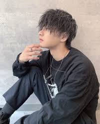 村松修太ミルクティーカラーハイトーンカラー マッシュ on instagram センターパートウェットウルフ k hyuuga0323 メンズヘア メンズショート 無造作ヘア コテ巻き メン ツイストパーマ メンズ ツイストパーマ ツイスト