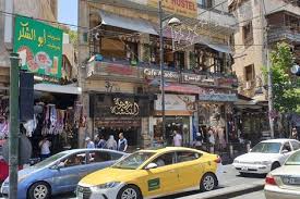 عدنان يتذوق الكنافة ويطرق بوابة الله في أيام جرش بعم ان