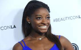Über 7 millionen englischsprachige bücher. Simone Biles Reveals She Does Her Own Hair And Makeup For The 2021 Olympic Games Allure