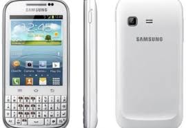 Eu, de obicei, tastez cu două mâini când acestea sunt libere, altfel folosesc una singură. Samsung Galaxy Chat Telefon Cu Tastatura Qwerty Si Android 4