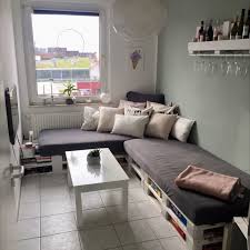 diy sofa aus europaletten europaletten sofa diy sofa wohnzimmer einrichten