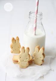 Strawberry Filled Petit Beurre La Receta De La Felicidad Strawberry Filling Bunny Cookies Milk Cookies