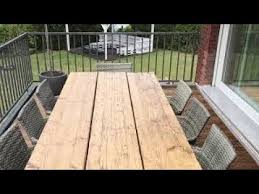Was dein tischgestell angeht, ich kann dir den tipp geben, auf deine schwarze lackschicht wachs aufzutragen. Massiver Tisch Aus Altholz Selber Bauen Diy Holz Tisch Youtube Holztisch Garten Holztisch Selber Bauen Holz Terrasse Bauen
