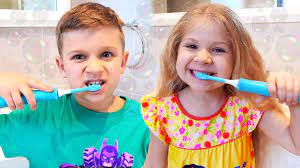 Roma and diana have a little brother, oliver. Brush Your Teeth Song With Diana And Roma Youtube