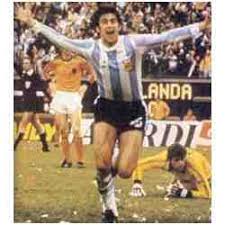 Pölten, first vienna fc, hércules cf, valencia cf, river plate, rosario central, instituto de córdoba. Mario Alberto Kempes