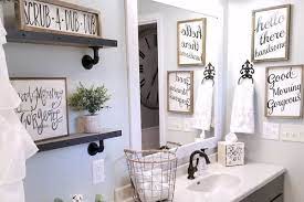 Anche in questo caso fissare la corda allo specchio con della colla a adesso non ti resta che scegliere il tuo stile e divertirti a realizzare con il fai da te le decorazioni per il tuo bagno! Abbellire Il Bagno Fai Da Te 5 Semplici Idee Per Rinnovarlo Con Stile
