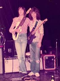 A great snapshot of Allan Holdsworth & Eddie Van Halen together in the  early 1980s.