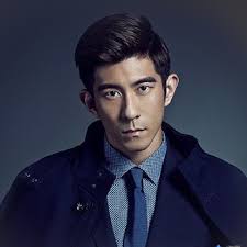 修杰楷（1983年3月6日 － ）出生於台灣，臺灣 男演員。 2003年修杰楷因電視劇《名揚四海》而進入演藝圈；2008年拍攝蔡岳勳執導的電視劇《痞子英雄》；2009年在偶像劇《終極三國》中飾演「孫權」一角。 其妻子為演員賈靜雯。 Img Baizhan Net D File 20190618 9d87024cbcda678