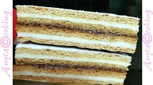 Astazi va intampin cu un desert, cu o prajitura cu prune si o crema cu gris, iar daca va plac galustele cu prune, atunci cu siguranta veti indragi si aceasta prajitura pentru ca gusturile se aseamana, diferenta ar fi ca aceasta prajitura se pregateste un pic mai rapid. Prajitura Albinita Foi Cu Miere Anyta Cooking Youtube